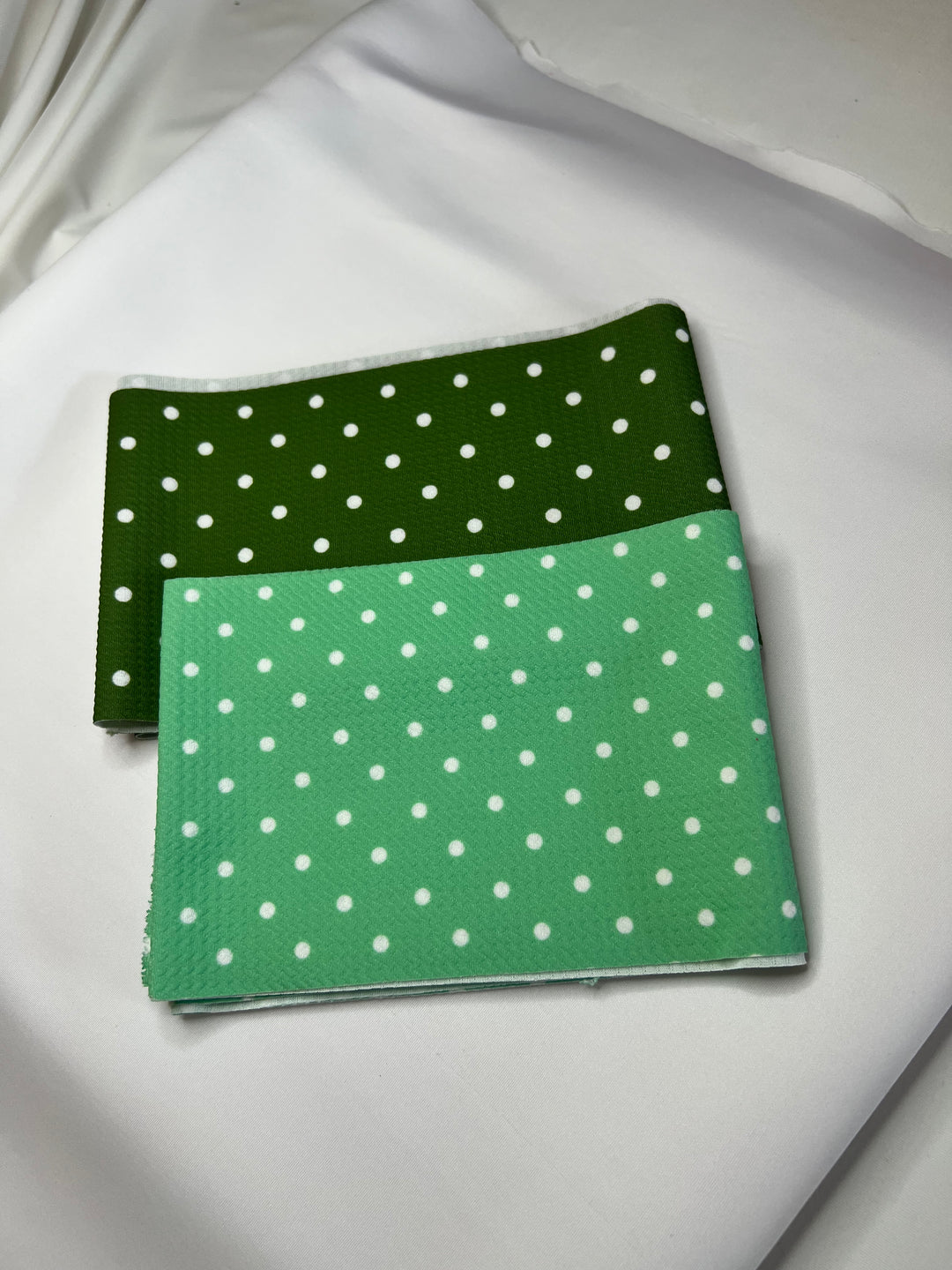Bullet 5"x60" Light Green Polka Dots